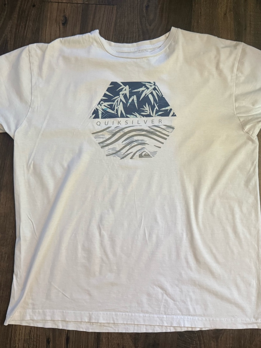 Quiksilver Men’s White Graphic Logo T-Shirt Size XL Surf Skate Casual Tee